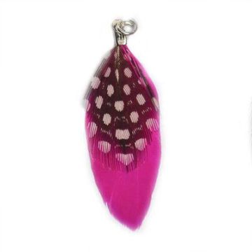 Federn mit Punkten als Anhänger fuchsia