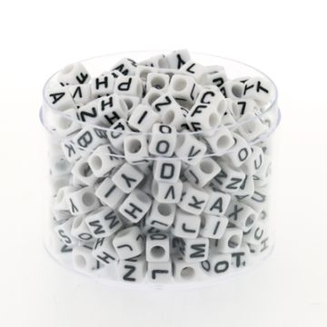 Buchstabenp. Kunststoff Mix weiß-schwarz 6x6 mm 1 Dose = 50gr=300 Stück