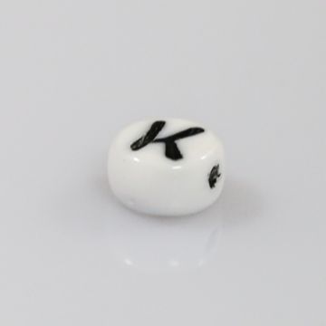 Buchstabenperle aus Glas K weiß-schwarz 6,5x3,2 mm Lochgröße 1 mm