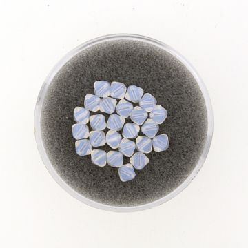Swarovski Glasschliffp. white opal 4 mm Lochgröße 0,8 mm
