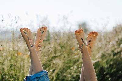 Barfußsandalen selber machen: DIY für das perfekte Sommer-Accessoire