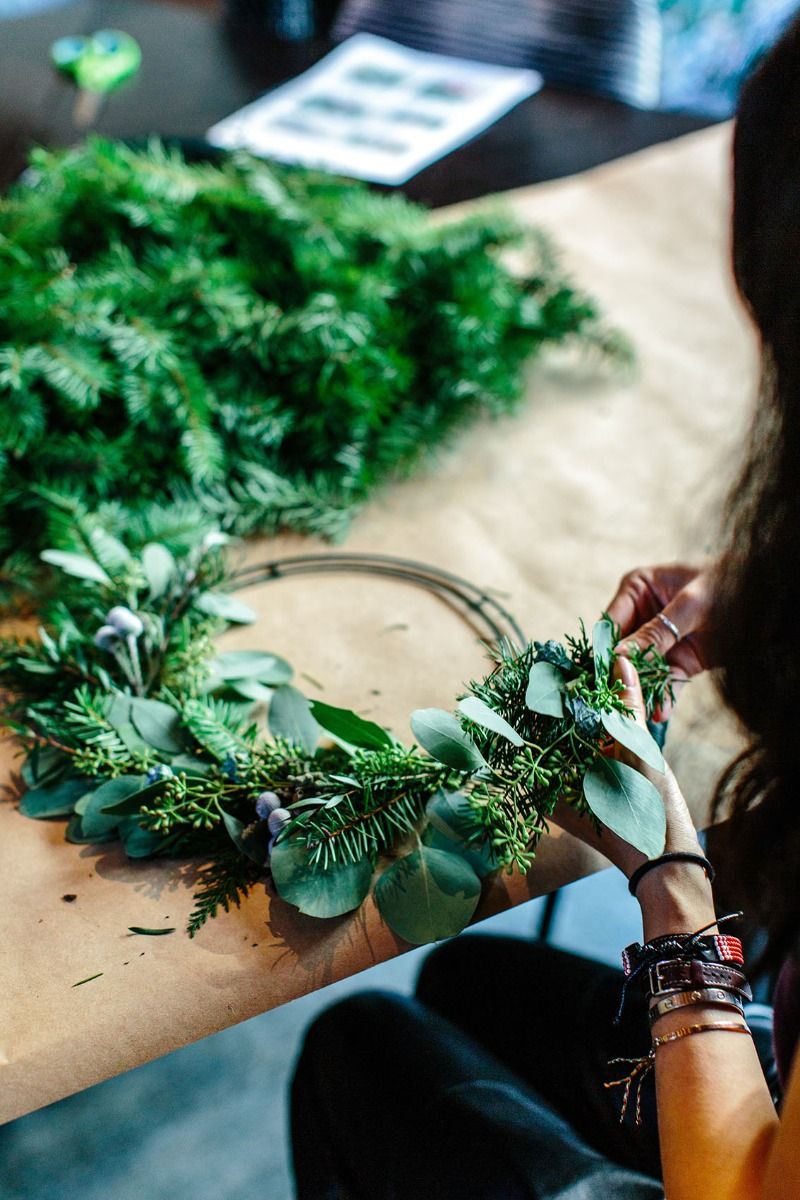 Adventskranz befestigen Naturmaterialien